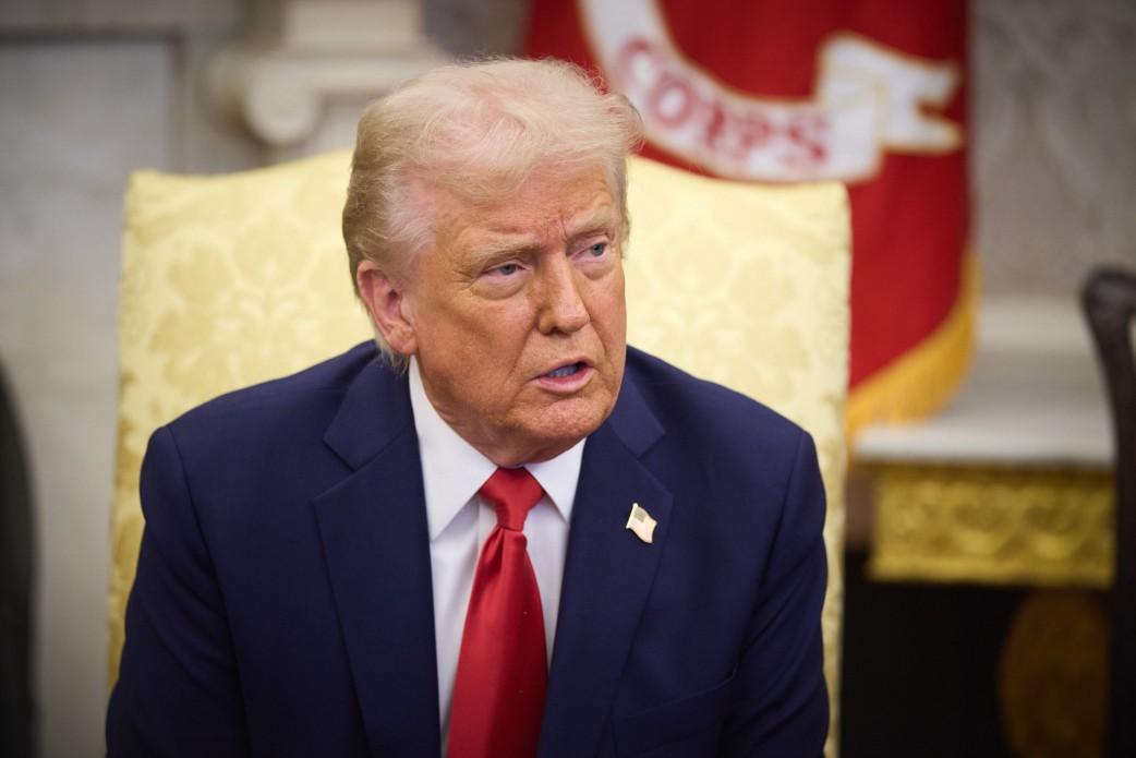 Трамп закликав країни, які постраждали від блокування Ормузької протоки, “самим забрати свою нафту”