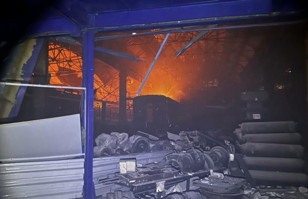 Залізниця під вогнем: РФ обстріляла депо Дніпра і станції Харківської області