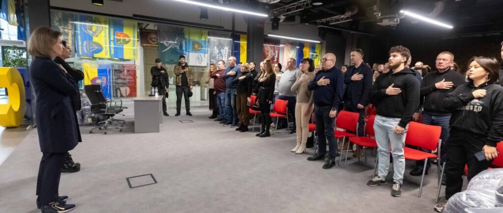 Порошенко передали 900 тысяч квадратных метров оснований для маскировочных сеток в армию
