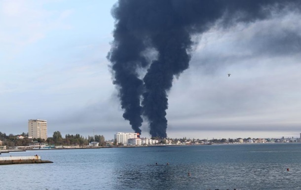 Powerful explosions in occupied Crimea: road blocked near oil depot