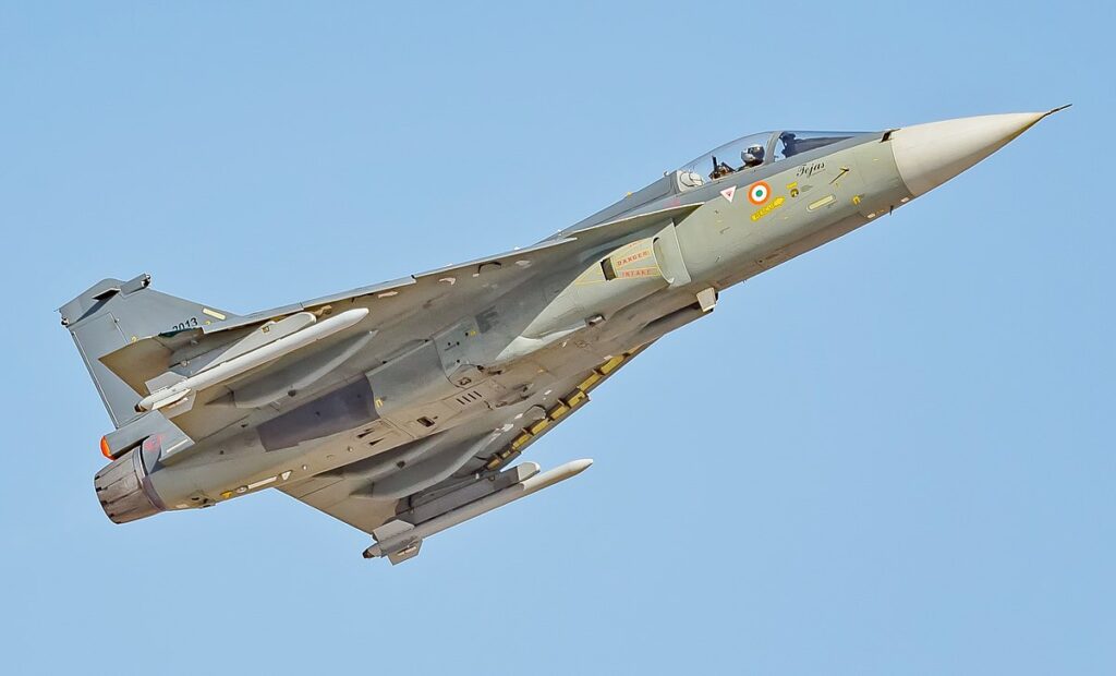 У Дубаї розбився індійський винищувач Tejas під час демонстраційного польоту