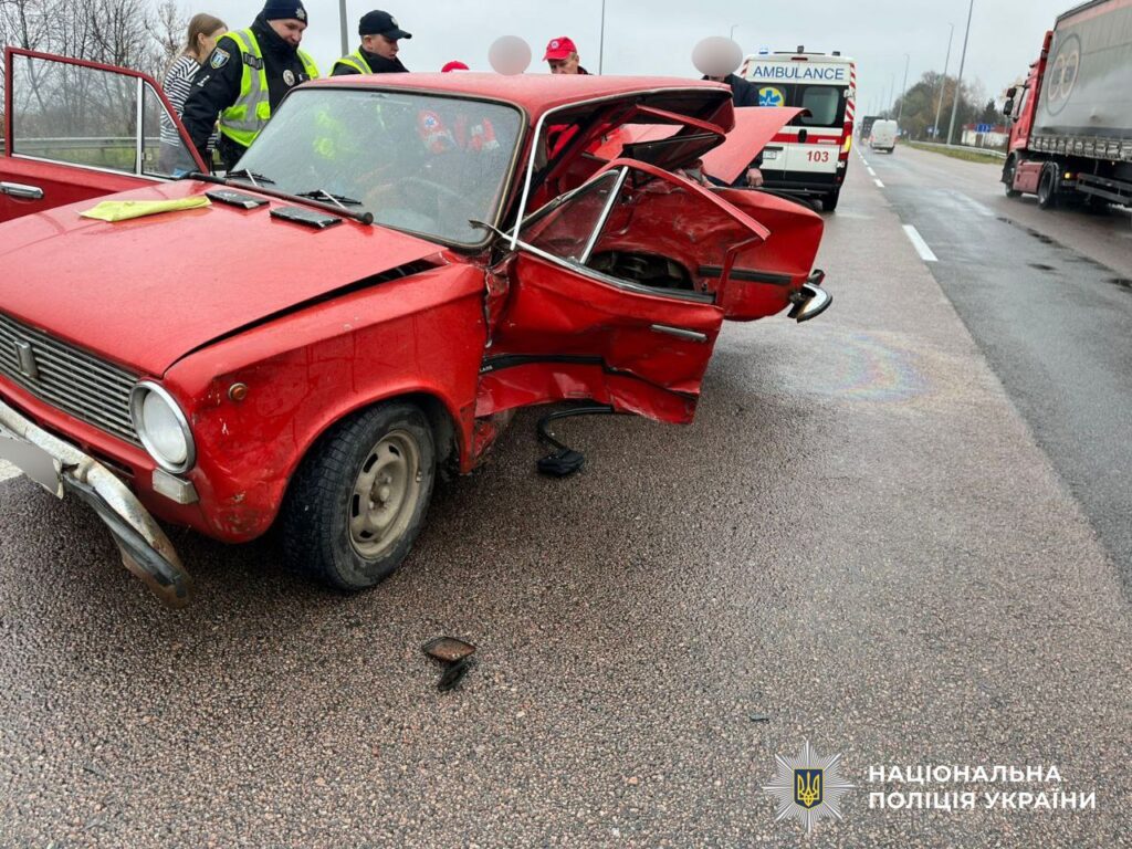 На Рівненщині сталася смертельна ДТП за участі легковика і позашляховика: загинуло подружжя пенсіонерів