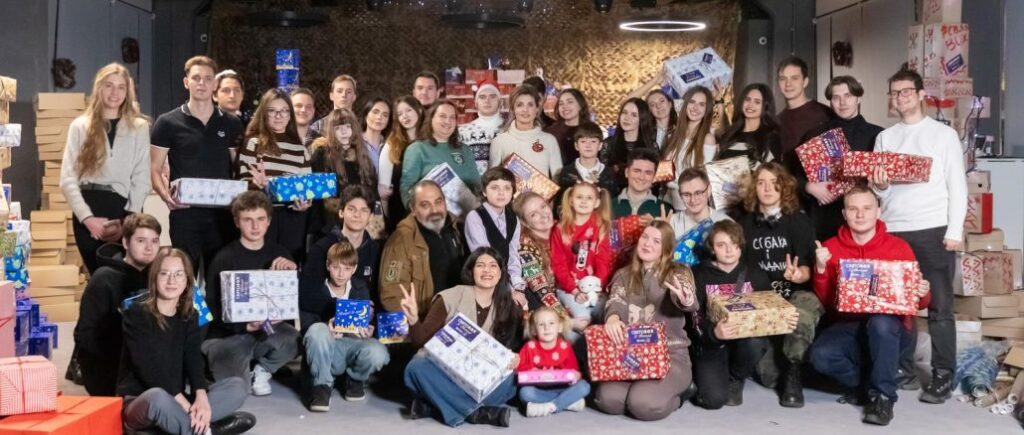 “Solidarity Youth” and the Poroshenko Foundation presented Christmas gifts to children of military personnel and displaced persons