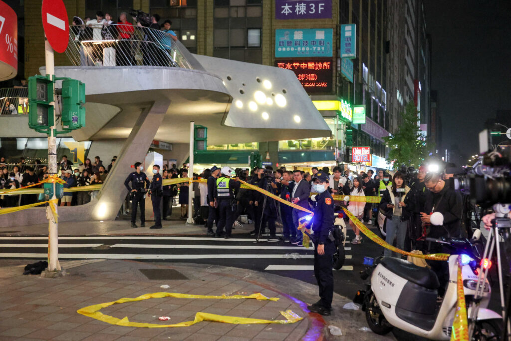 In Taiwan, a man attacked passersby with a knife and a smoke grenade: four people died, 11 others were injured
