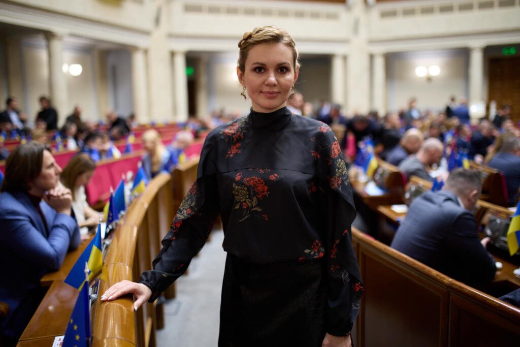 The choice of “new faces”: why people’s deputies fell for corruption