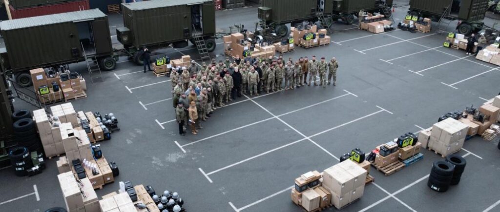 Poroshenko handed over a large batch of aid to 20 units of the Armed Forces of Ukraine and thanked the volunteers: together we are saving Ukraine