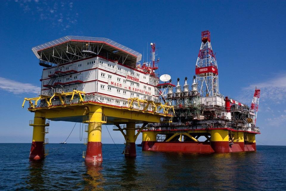 Дрони СБУ знову вдарили по нафтових платформах Росії у Каспійському морі