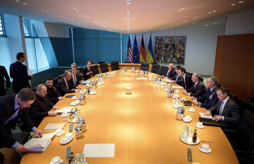 Ukraine began a meeting with the American side on security guarantees.