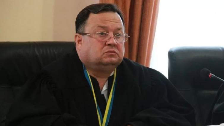 A judge was detained in Transcarpathia for illegally receiving dollar “candy”: what is known