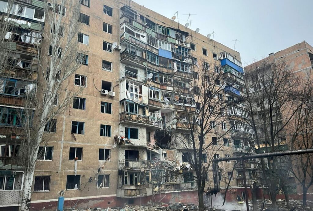 Russians hit high-rise building in Kramatorsk: at least four people injured