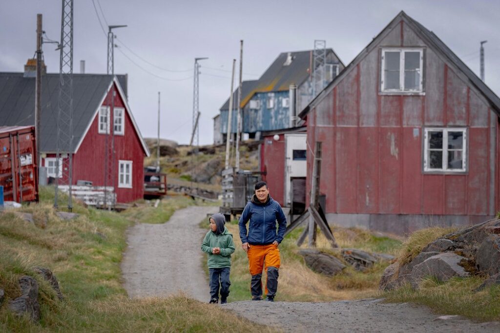 Trump administration prepares deal on Greenland