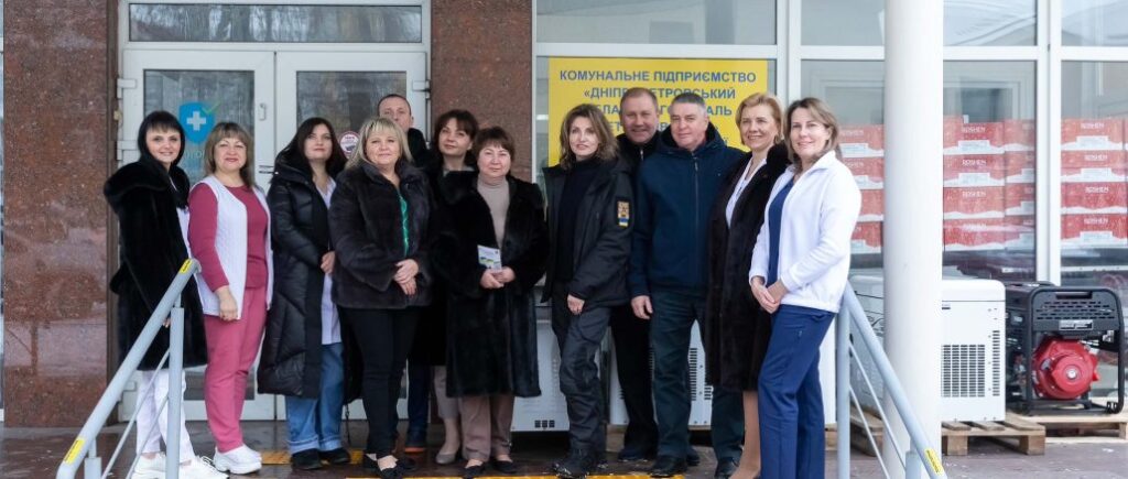Марина Порошенко привезла генераторы в Днепропетровский областной госпиталь ветеранов войны