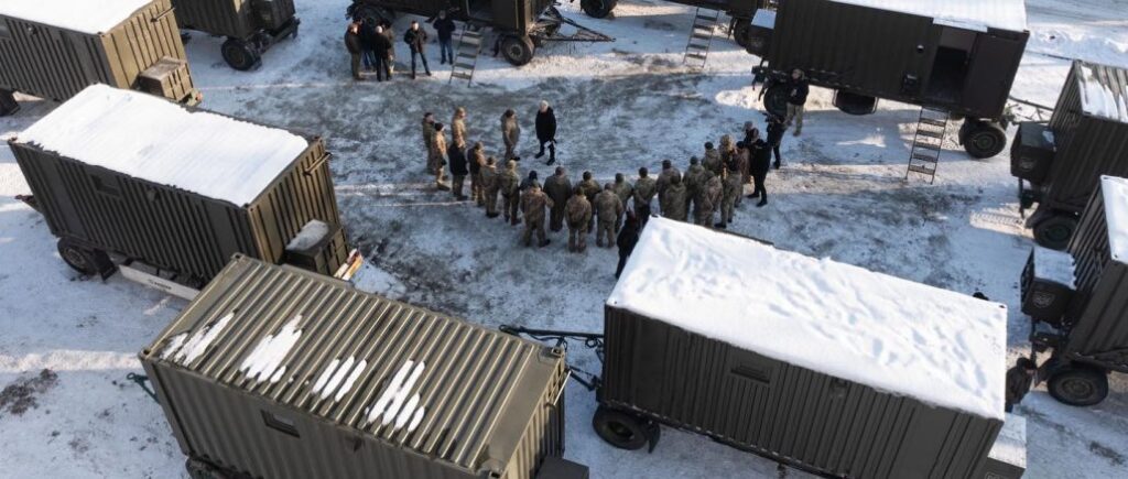 A project that warms the front: Poroshenko handed over 10 more washing and shower complexes to the military