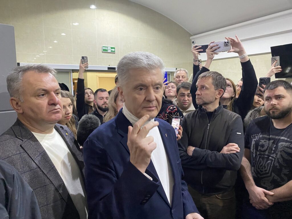 Diplomats on the Windowsill: Bankova’s Masterclass in Losing to Poroshenko