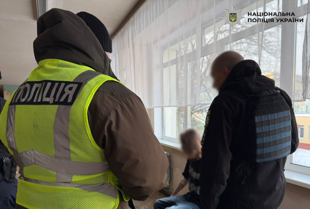 A student in Kyiv attacked his class teacher and classmate with a knife: new details of the bloody incident