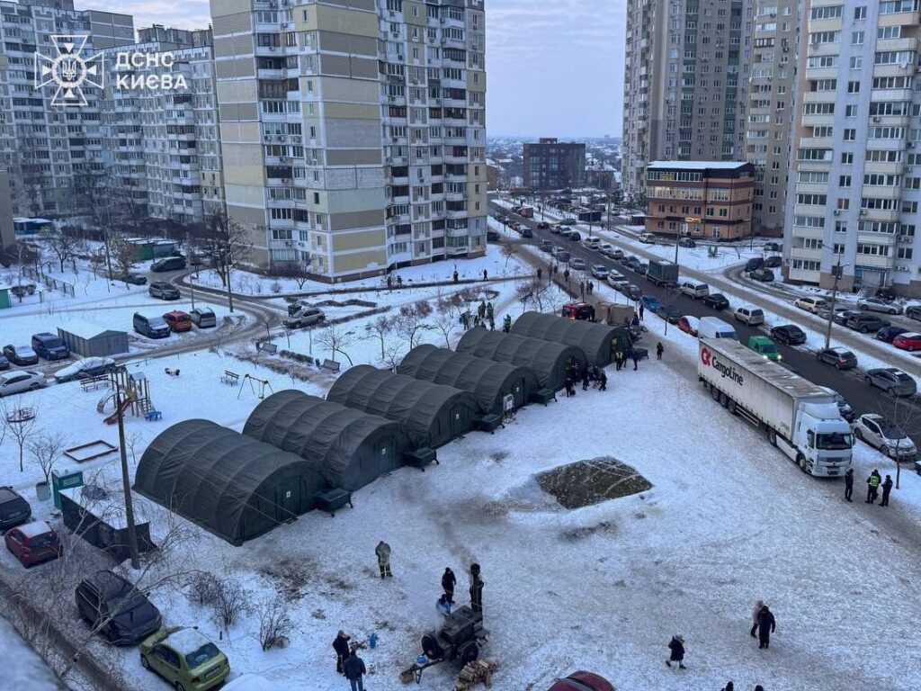 Troyeshchyna on the verge of crisis: street pit toilets are being prepared for Kyiv residents