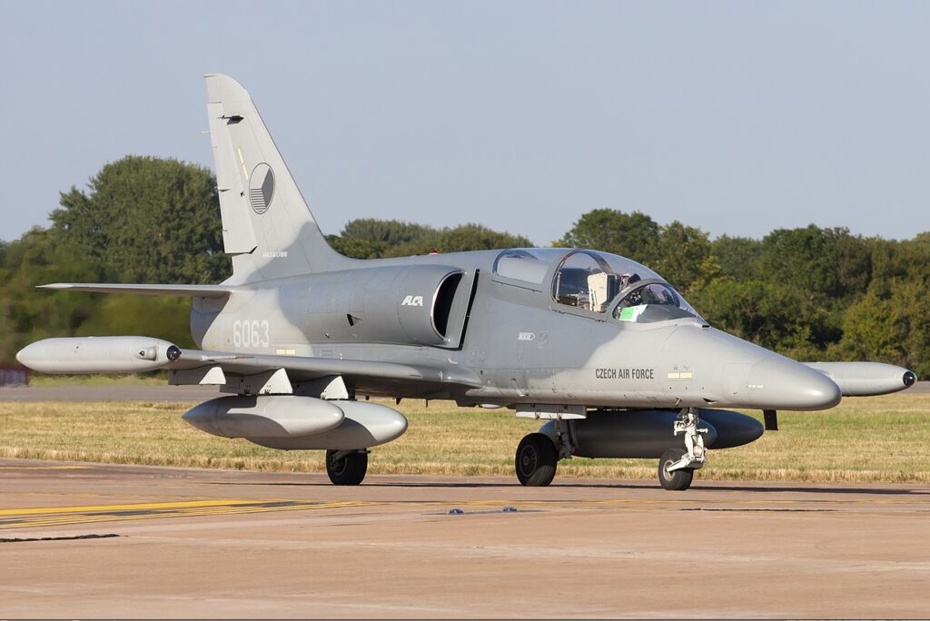 Уряд Чехії обговорює передачу Україні літаків L-159: що це за техніка