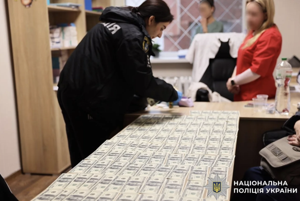 У Миколаєві батьки намагались продати новонароджену дитину