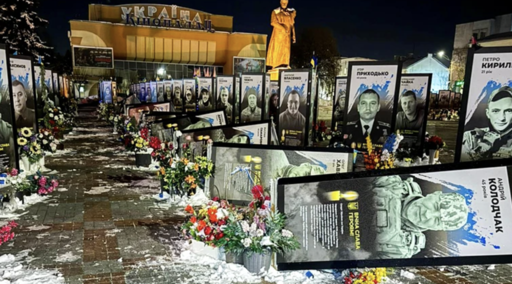 In Rivne, a drunk woman damaged portraits of fallen Heroes