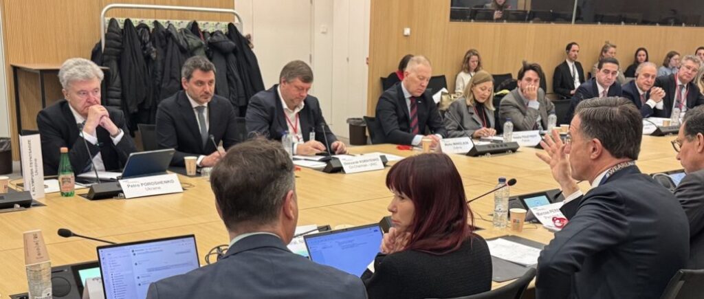 Poroshenko in Brussels: NATO member states’ military presence in Ukraine should remain on the negotiating table