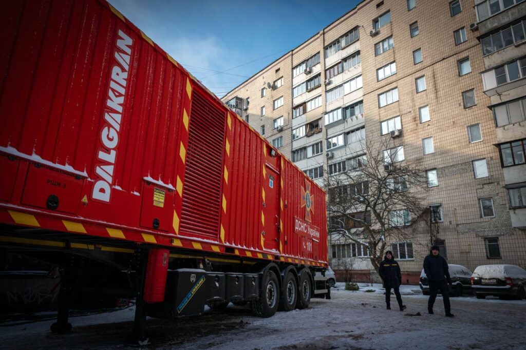 Зниження навантаження та забезпечення життєдіяльності: у Києві розгорнули генератори для багатоповерхівок
