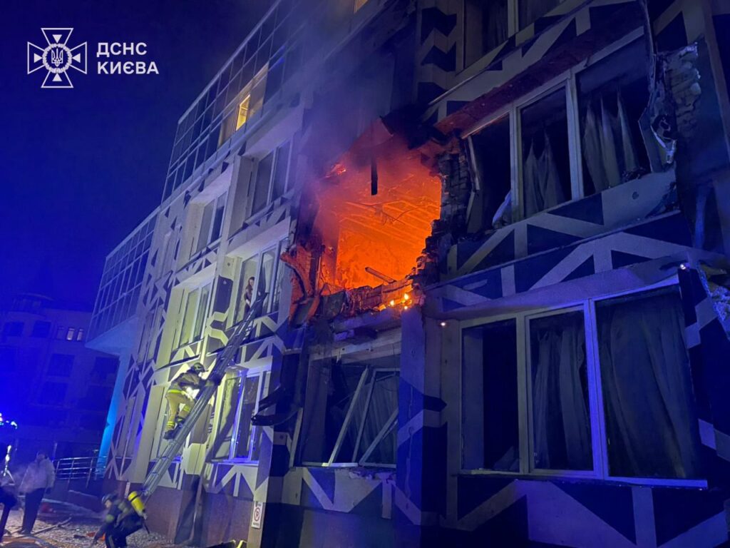 Russians attacked Kyiv and the region at night: one person killed and massive destruction