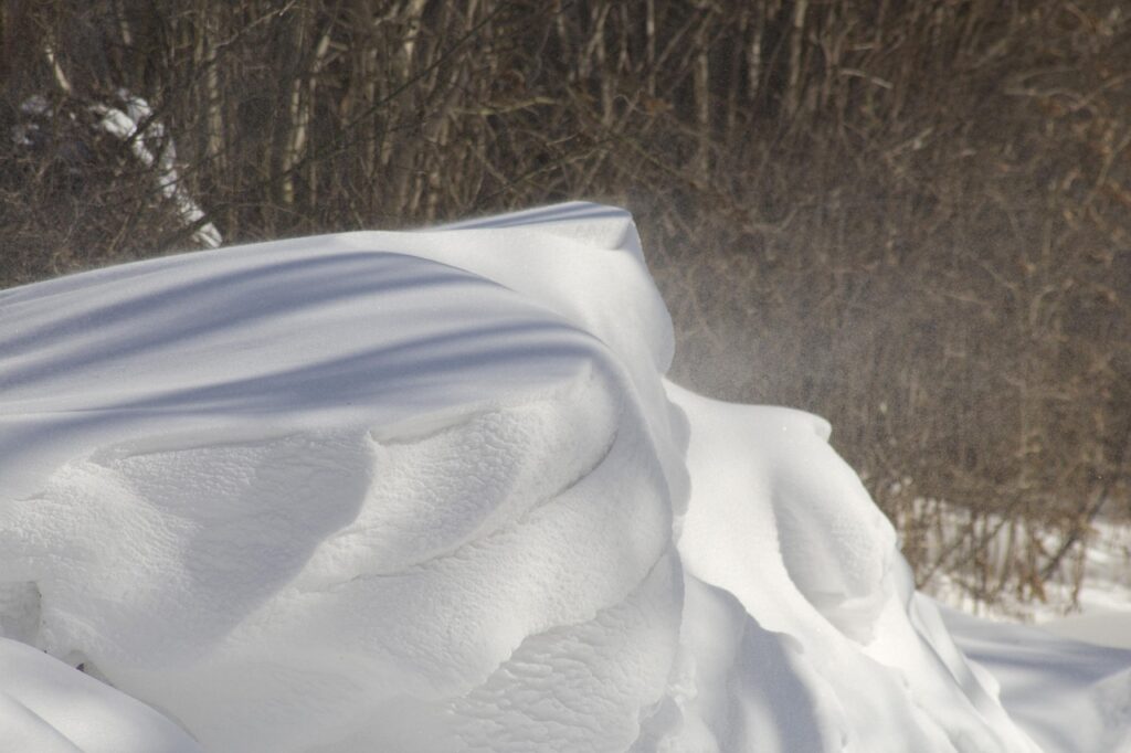 Two-meter-high snowdrifts: Ivano-Frankivsk region covered by heavy snowfall, roads are being “cut” with special equipment