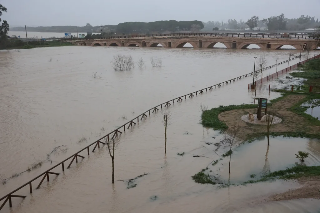 Storm Leonardo hits Spain and Portugal: floods, evacuations, casualties