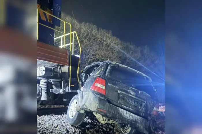 In Bukovina, a car crashed into a diesel locomotive: the driver died