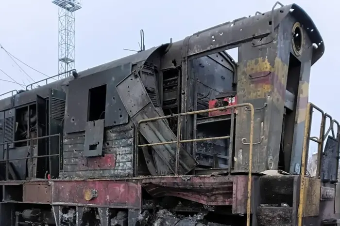Безпілотники РФ обстріляли залізничну станцію та вагон незламності на Сумщині