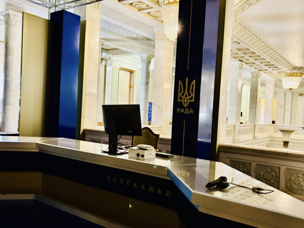 «Кинокит» и большая афера: что происходит вокруг телеканала «Рада»