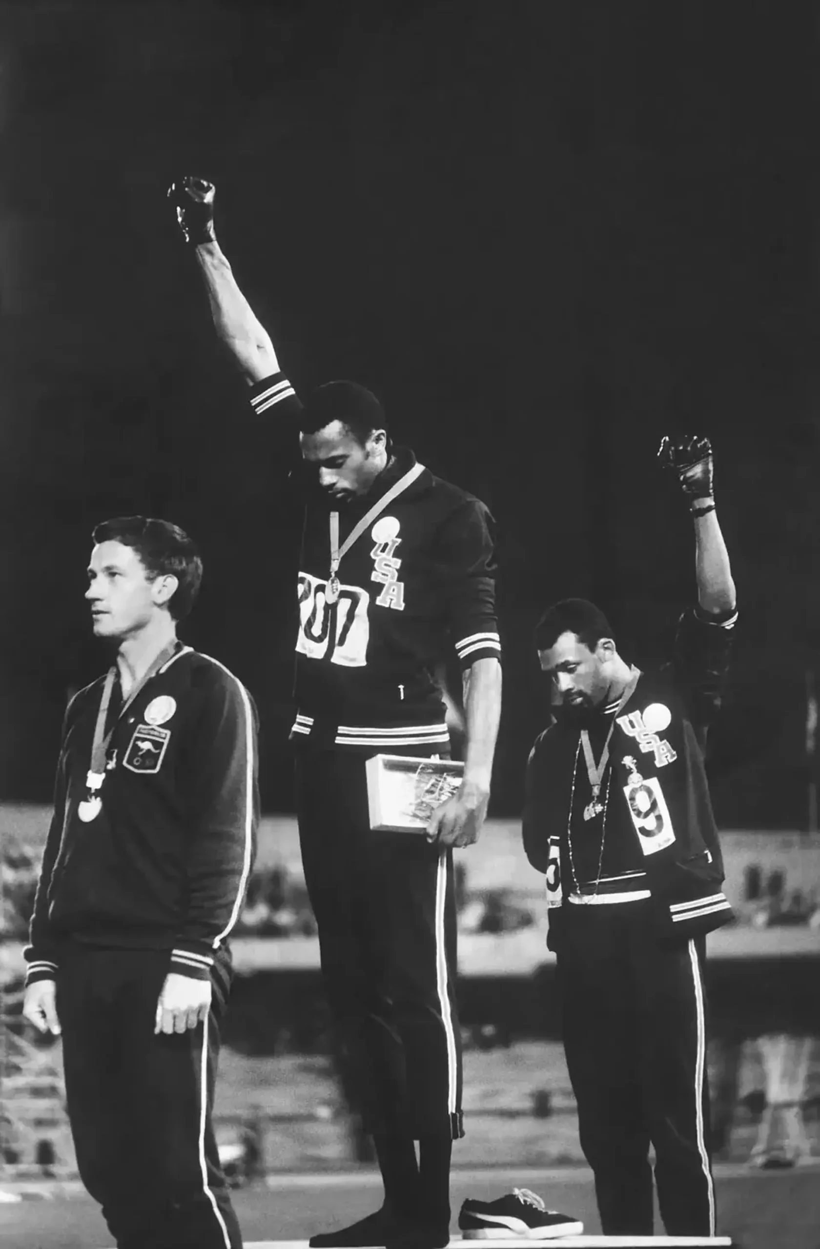 Tommy Smith and John Carlos make their gesture / photo from open sources