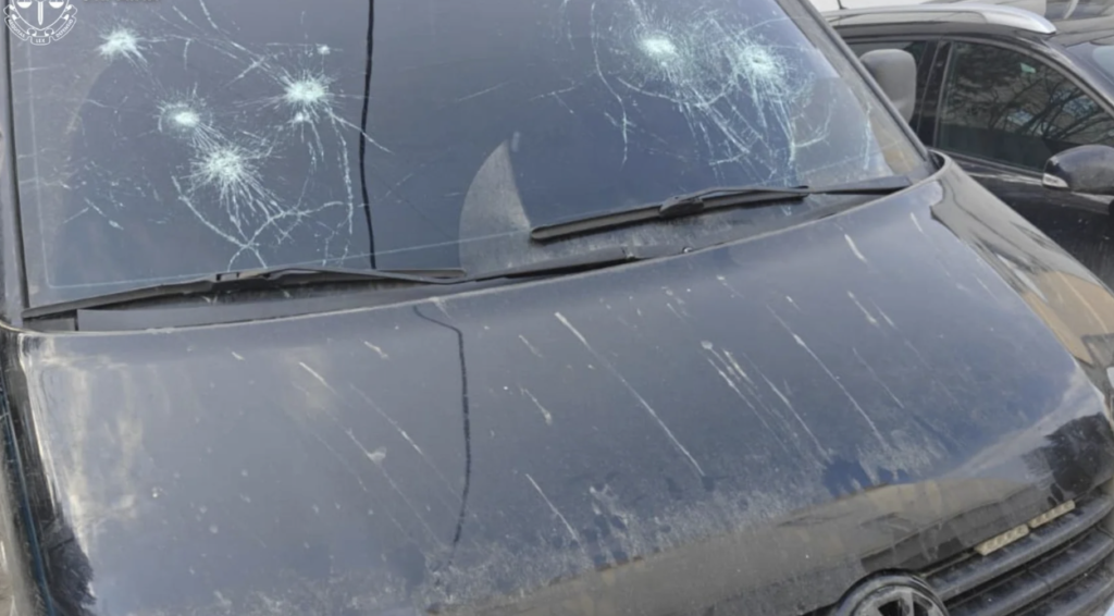 У Львові жінка стріляла по мікроавтобусу з поліцейськими та військовими ТЦК