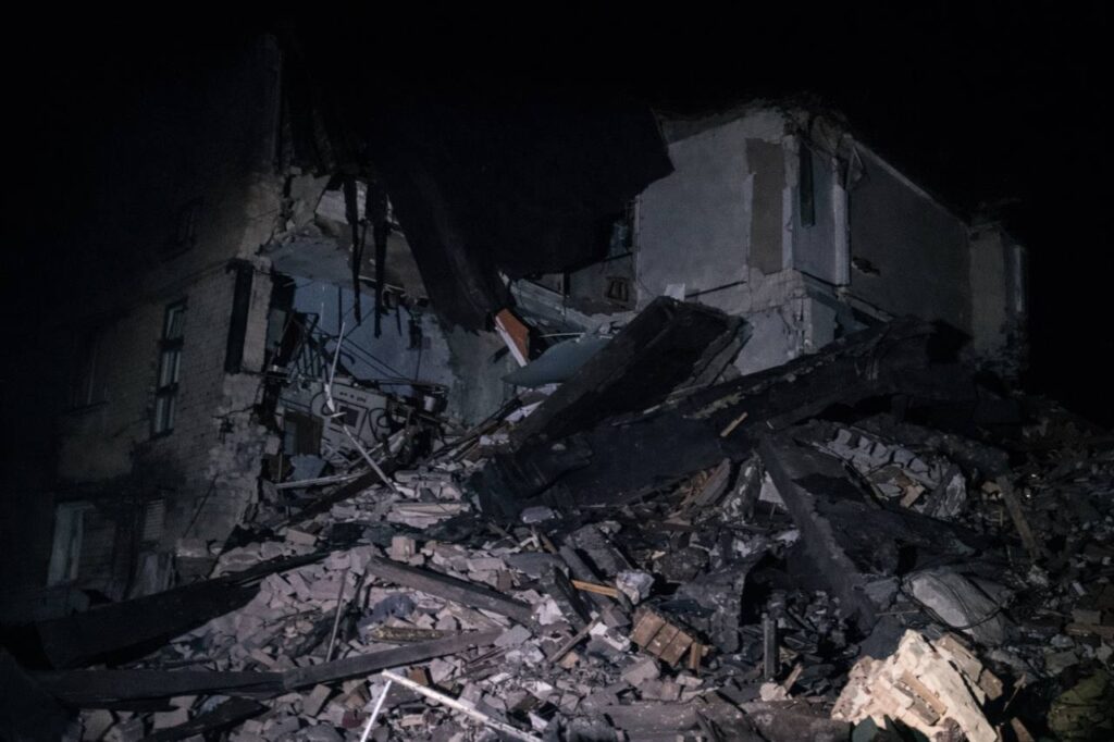 The Russian army attacked a residential building in the Dnipropetrovsk region with KABs: people are being searched under the rubble