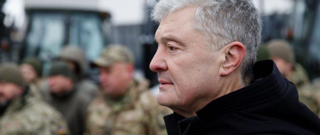 Порошенко в годовщину вторжения: для стойкости государства требуется системная работа