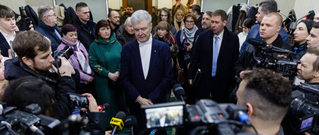 Порошенко про незаконні санкції: послабили Україну під час війни