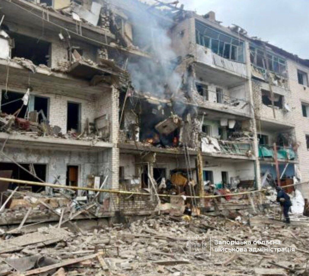 The Russian army dropped a guided bomb on Komyshuvakha: there are injuries