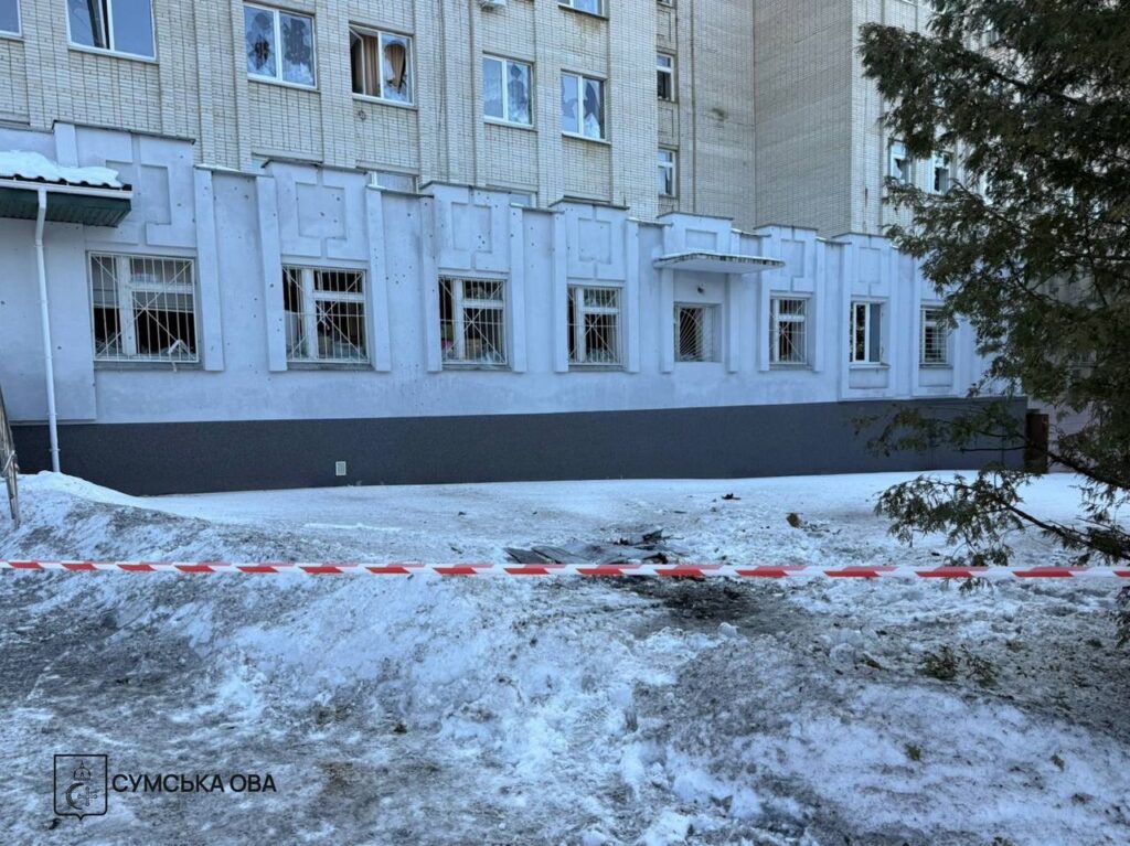 Армія РФ вдрила дронами по лікарні у Сумах