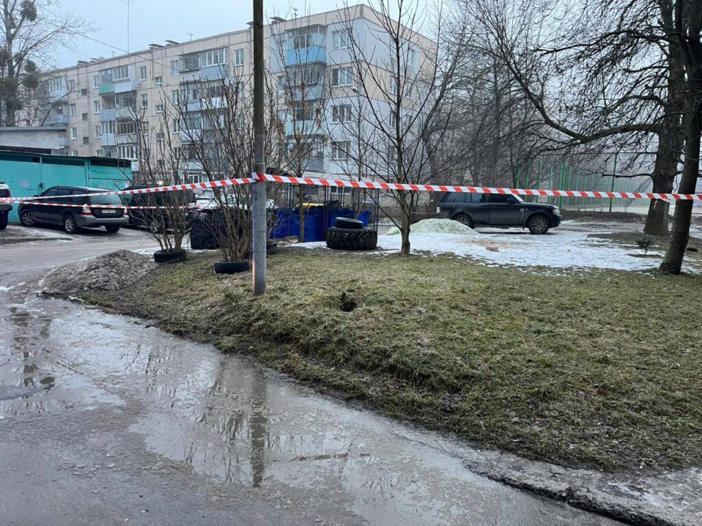 Во Львове возле мусорных баков нашли гранату