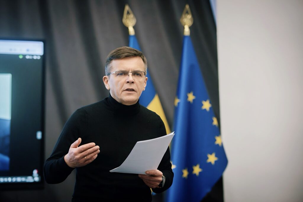 A body subordinate to the Cabinet of Ministers has banned its subordinates from watching porn.