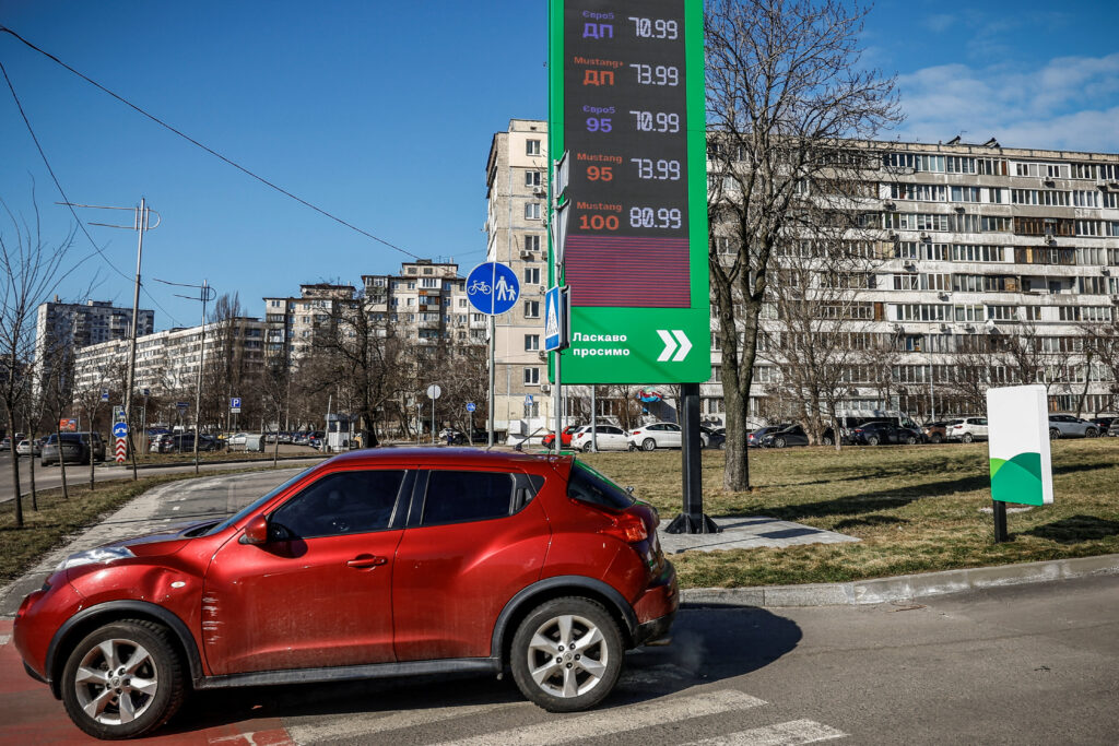 Gas station conspiracy or global trends: what determines the price of fuel?