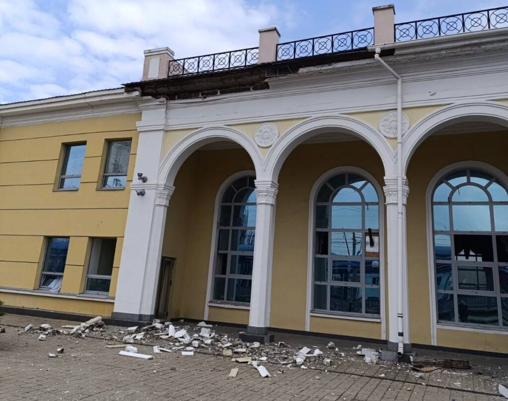 Russians damaged the station in Slavyansk: railway workers injured