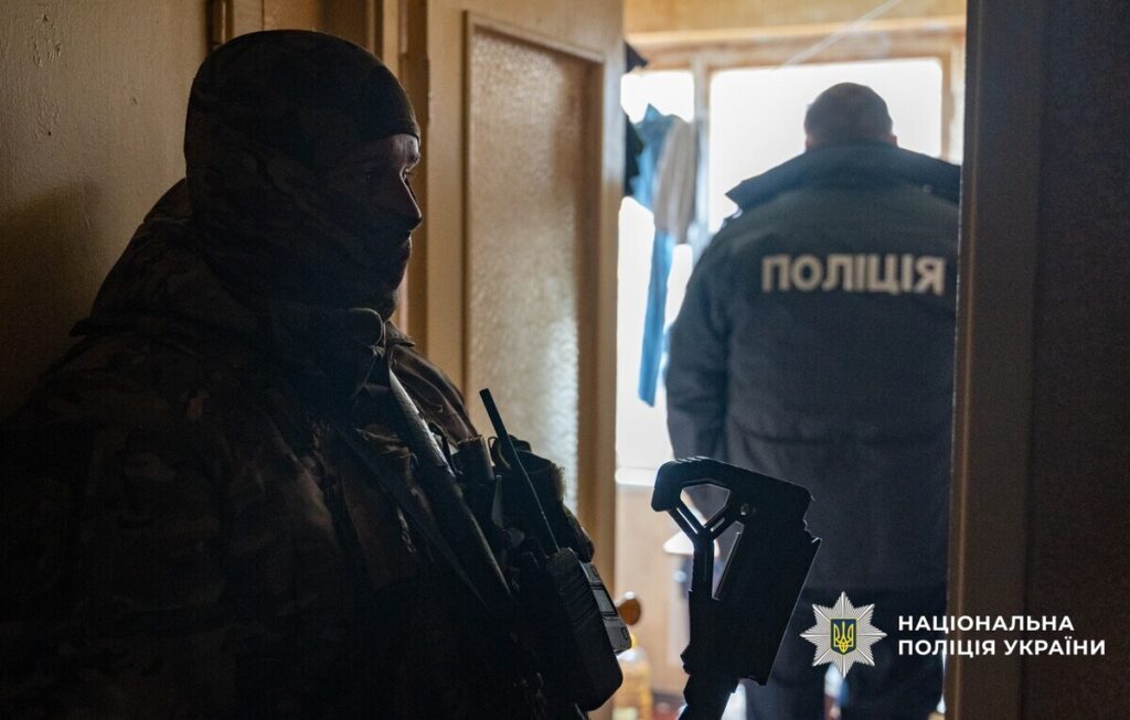 У столиці викрили схему збуту дитячої порнографії: співмешканців затримали