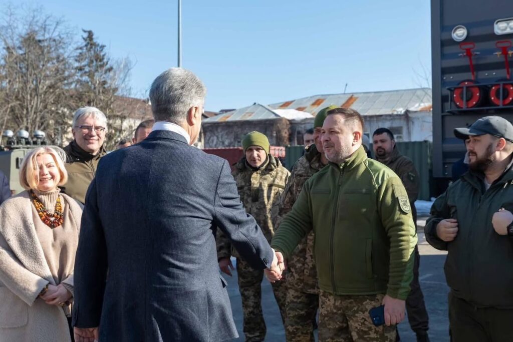 Підгоріло потужно та незламно: кому заважає “Європейська Солідарність”