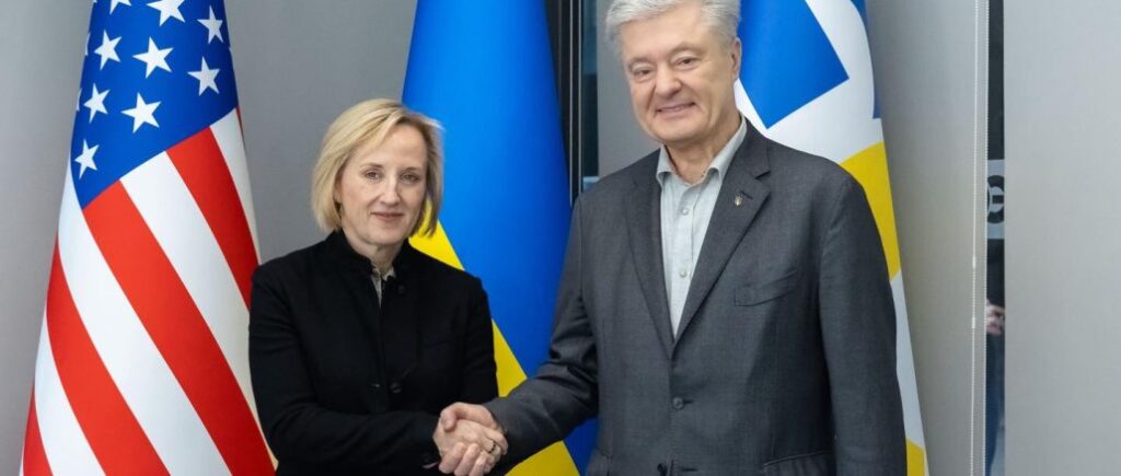 Poroshenko met with US Chargé d’Affaires ai to Ukraine Julia Davis