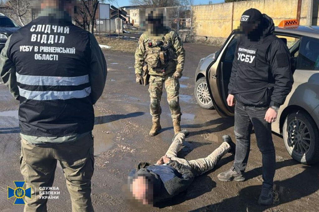 Збирав координати для ударів: у Рівному затримали агента РФ