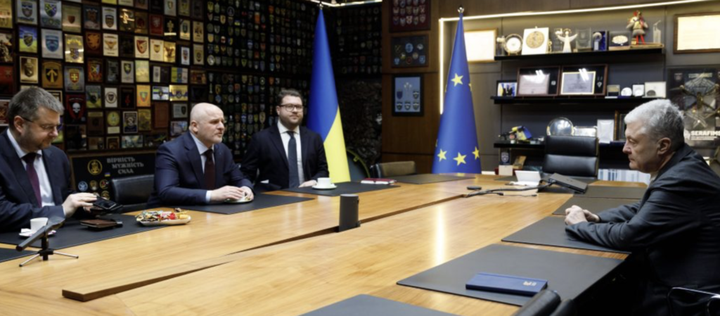 Poroshenko discussed increasing support for our country with the Polish government’s authorized representative for Ukraine, Kowal.