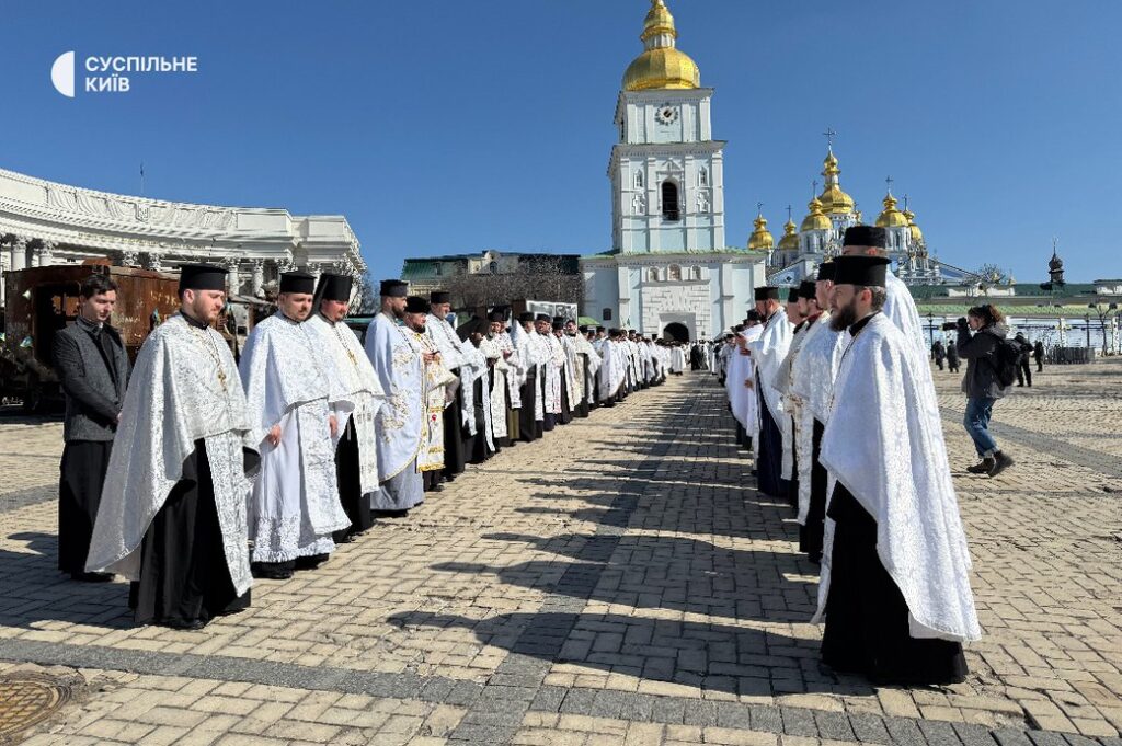 Kyiv bids farewell to Patriarch Filaret: funeral procession passes through the center of the capital