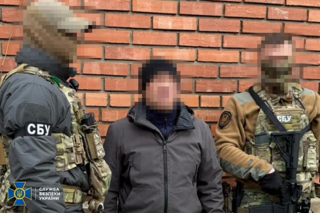 СБУ затримала завербованого колишнього чиновника заводу, який допомагав РФ