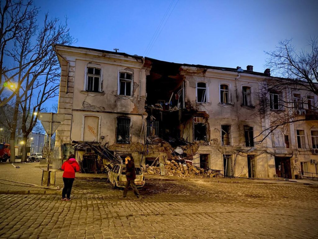 Russia strikes Odessa: houses damaged, there are casualties